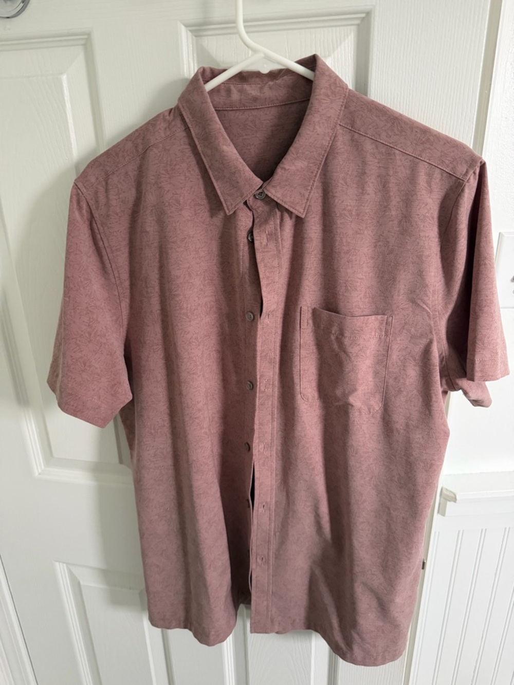 Vuori Men's Short-Sleeve Button-Down Shirt in Dusty Rose